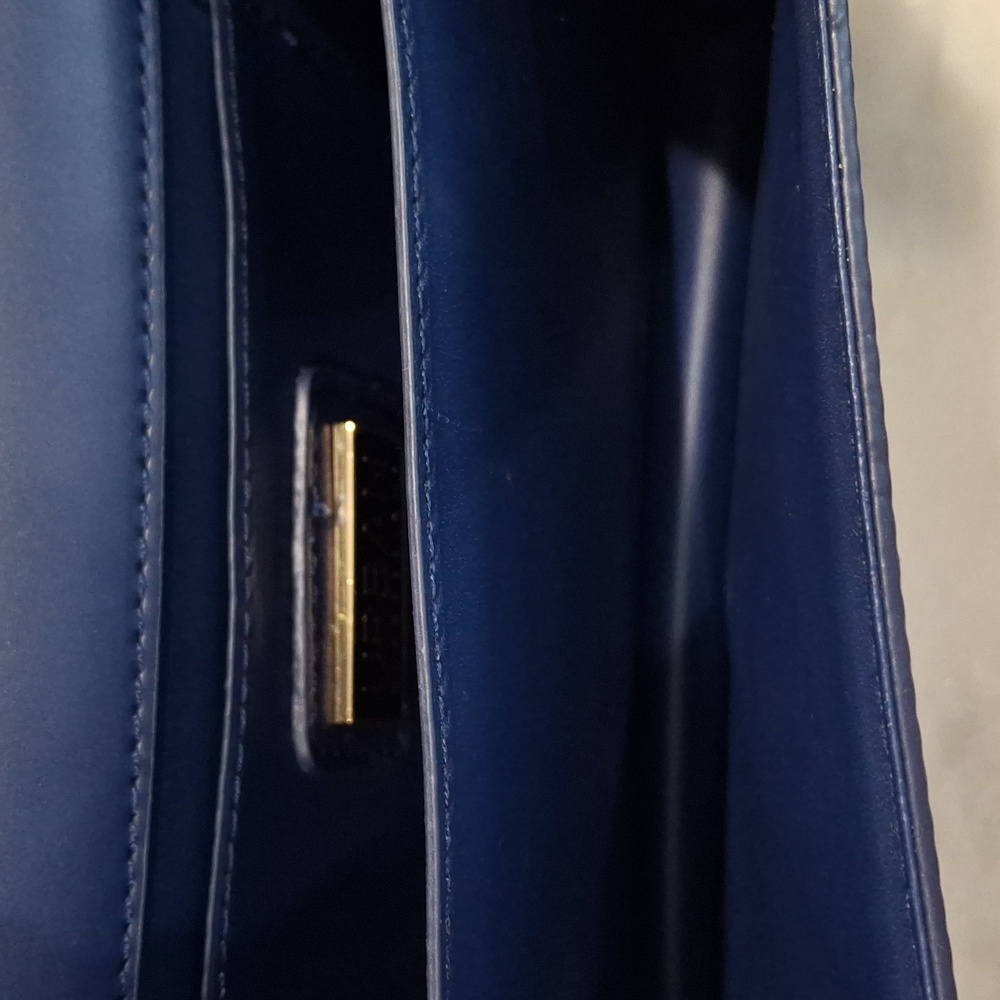 Chain Handbag - Picture 9 of 15